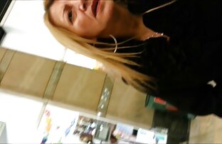 XXX 彼女の長い夫の後ろの混雑に応じて胸を持つインドのスキニー 女性 向け アダルト 一徹